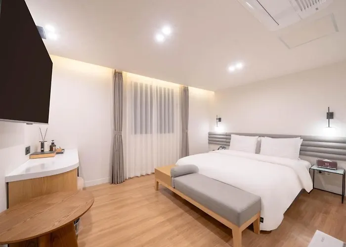 H-avenue Haeundae Отель Пусан